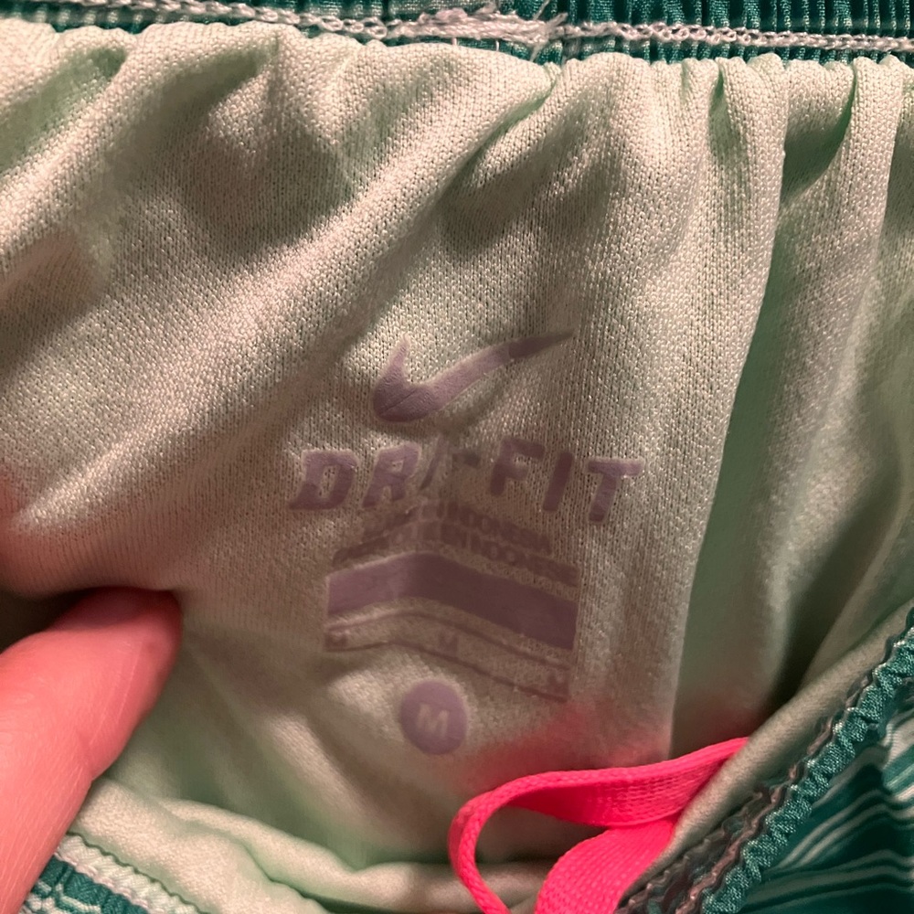 Nike Women’s Tempo Striped Running Shorts - Picture 6 of 8